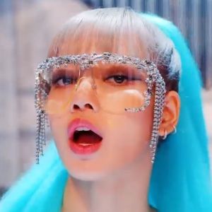 Meet your Posher, Lizzie